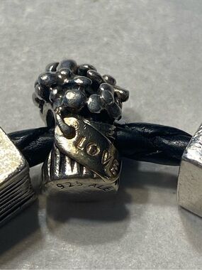 Vintage Pandora Retired Two Tone 14K
Gold Silver Love Bouquet Bead Charm
790441